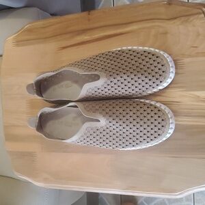 Isle Jacobsen Women's Beige Slip-On Flats